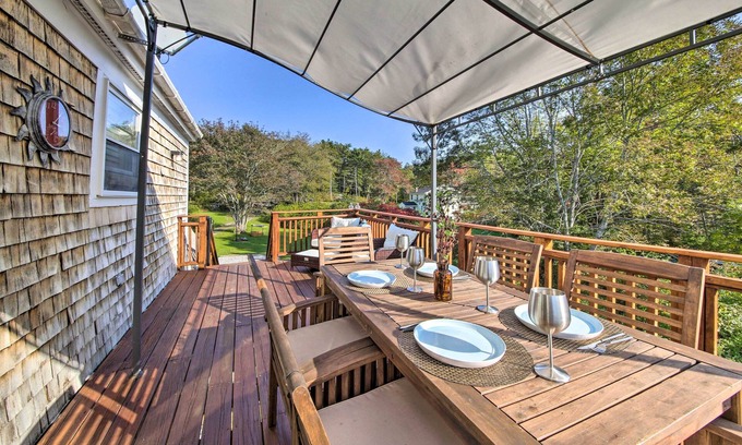 Boothbay Harbor Apartamento | Boothbay Apt w/ Furnished Deck ~ 1 Mi to Bay