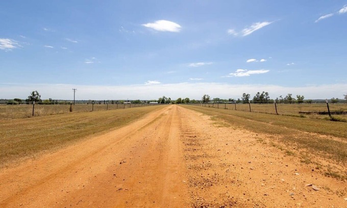 Dubbo East Casa | Boothenba Cottage - Heritage Farm Stay, Firepit