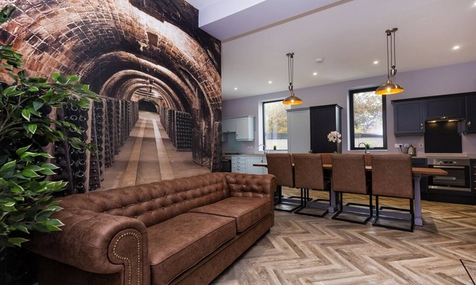 Wakefield Casa | BOOTique House - Luxury Group Accommodation for 12