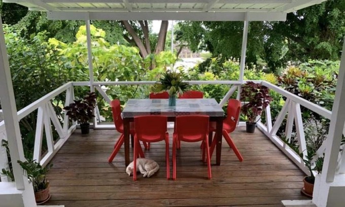 Nunue Casa | Bora Red Hibiscus Lodge