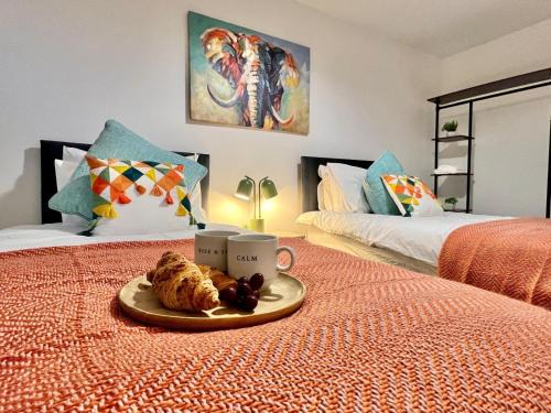 Crawley Apartamento | Borage House- Spacious & Stylish 3BR 18 min from Gatwick Airport, CRAWLEY