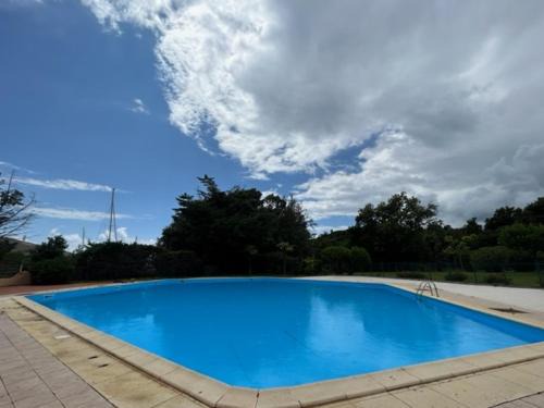 Santa-Maria-Poggio Apartamento | Bord de mer avec piscine Type 2