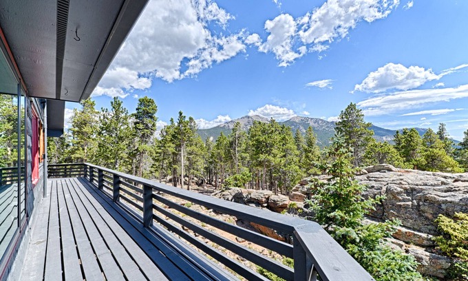 Estes Park Casa | Bordeando RMNP! Grandes vistas, aislado, 6 acres con arroyo de montaña
