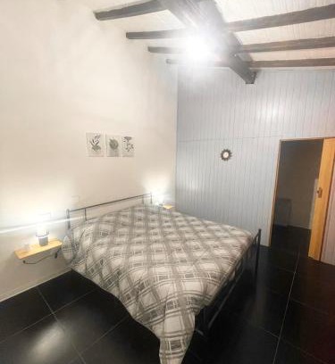 Le Piazze Apartamento | Borghetto house with 4 bedrooms, parking and WiFi