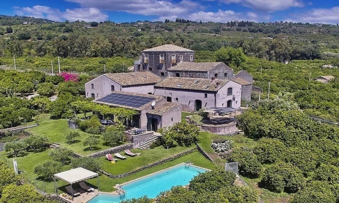 Fiumefreddo di Sicilia Villa | Borgo degli Aranci - Un grupo encantador de casas de campo reformadas