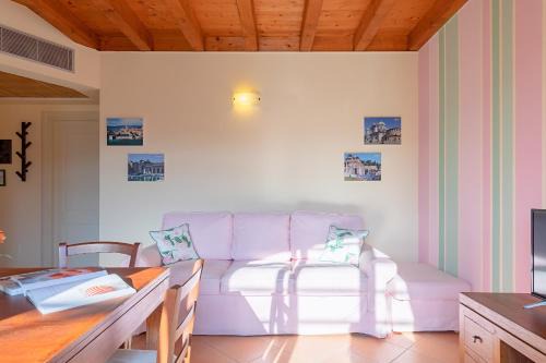Manerba del Garda Apartamento | Borgo del Torchio Apartments by Wonderful Italy