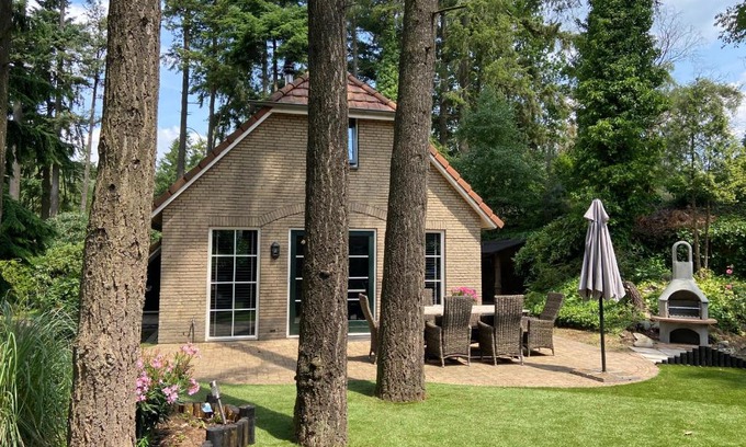 Lunteren Casa | Bosboerderij de Goudsberg met hottub in tuin