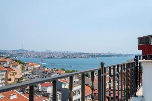 Cihangir Apartamento | Bosphorus View w Private Terrace
