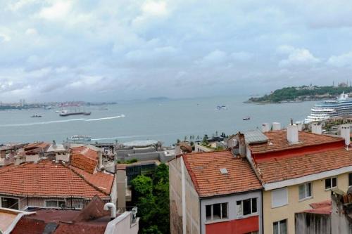 Kabatas Apartamento | Bosphorus View with 2 Bedrooms and Central Location