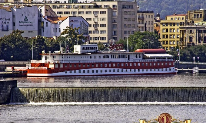 Petrska ctvrt Alquiler De Eote | Botel Albatros