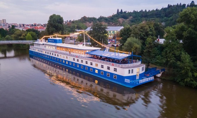 Podoli Alquiler De Eote | Botel Racek