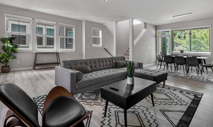 North Creek Apartamento | Bothell 4BR in The Ponds Complex + Pets OK