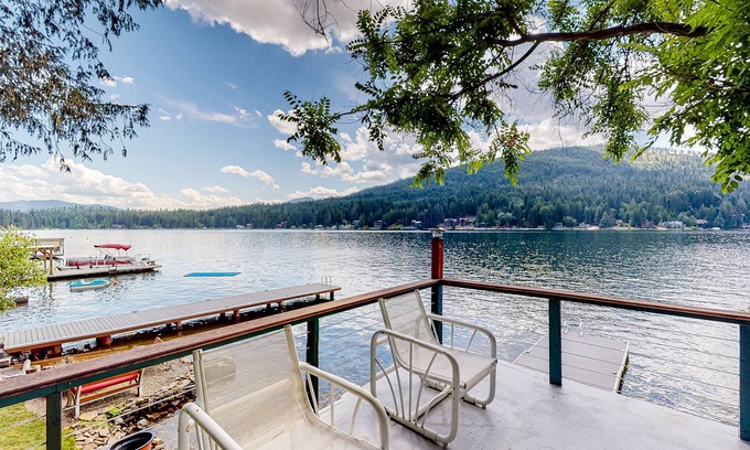 Sagle Cabina | Bottle Bay Bungalow | Lakefront cabin in Sagle with dock and wood stove
