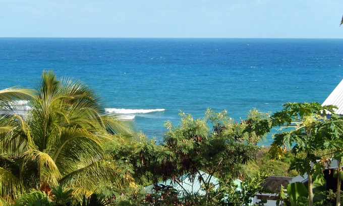 Anse des Rochers Apartamento | Parte inferior de la Villa en Anse des Rochers con playa, vista al mar, piscina y jardín ...