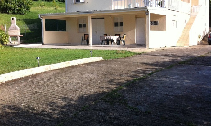 Le Robert Casa | parte inferior de villa en Le Robert pontaléry