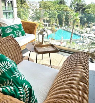 Saints Constantine and Helena Apartamento | Boutique luxury apartment Azur Deluxe resort On the beach