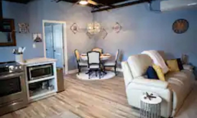 Gainesboro Apartamento | Bougie BeBe - Beautiful Apartment on the City Square