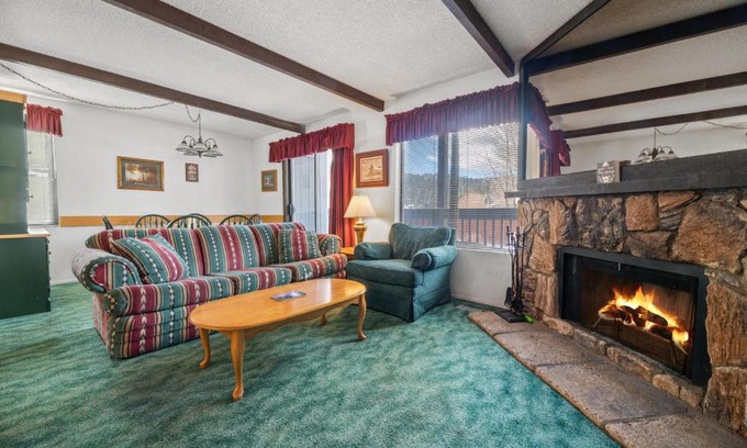 Boulder Bay Apartamento | Boulder Bay Chalet Condo-Mountain charm condo with lake view and WIFI, condo