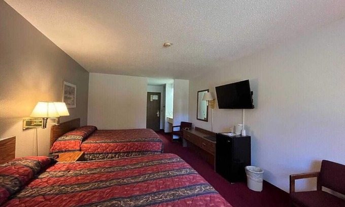 Boulder Junction Hotel | Boulder Bear Motor Lodge - Two Queen Beds 115 Front