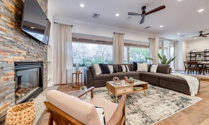 Boulder City Casa | Boulder City "The Town that built Hoover Dam" 23 mins. from the Las Vegas Strip