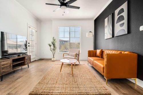 Glendale Sports and Entertainment District Apartamento | Boulevard Stays 1BR by Stadium Pool Parking Gym 09