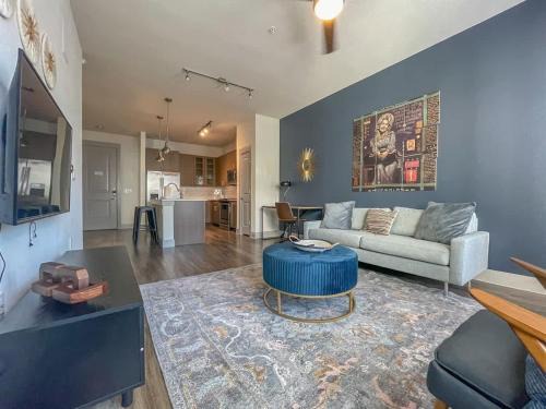 Richardson Apartamento | Boulevard Stays Dashing 1BR Suite Pool Parking Gym G