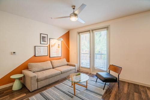 Evans Churchill Apartamento | Boulevard Stays Modern Roosevelt Row Suite 1BR Pool Gym 8