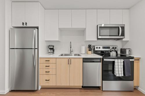 Evans Churchill Apartamento | Boulevard Stays Scenic Studio Escape Pool Gym Access & Parking