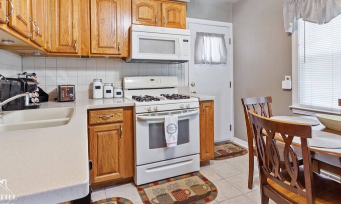 Calumet City Casa | Bountiful Abode: 2 BR Full Bsmt