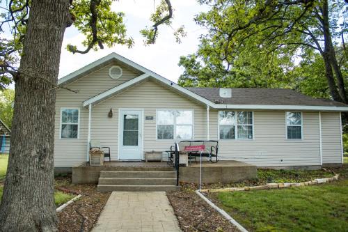 Carthage Casa | Bountiful Cabin Secluded property with Hot Tub