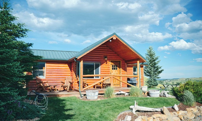Saddlestring Cabina | Bounty of the Bighorns Cabin near Buffalo