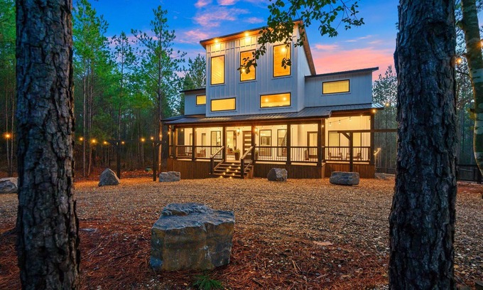 Hochatown Cabina | Bourbon Basin-Ultra-Lux Cabin w/ Custom Playscape & Outdoor Gazebo! Sleeps 20