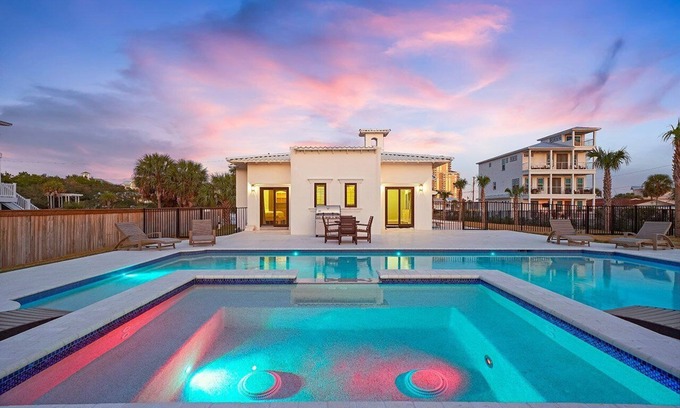 Gulf Pines Casa | Hermosa casa de 1 piso con piscina privada. ¡20% de descuento en estancias de octubre!