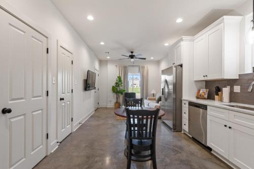 Lafayette Apartamento | Bourbon House King Bed Luxury Amenities Fast WiFi
