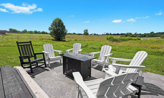 Waddy Casa | Bourbon Trail Getaway | Jacuzzi Tub & Scenic Views