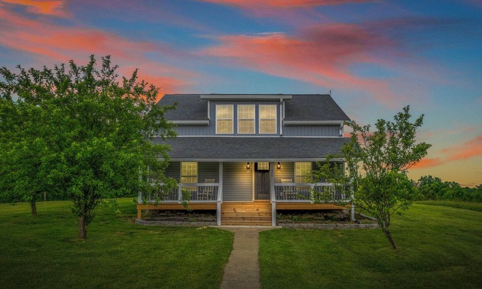 Frankfort Casa | Bourbon Trail Near Buffalo Trace-Hot Tub, Fire Pit, BBQ Grill