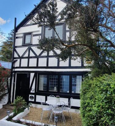 Boscombe Casa | Bournemouth secluded cottage 10mins walk to beach