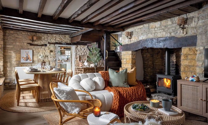 Bourton Casa | Bourton on the Water Scandi Chic Authentic Cottage