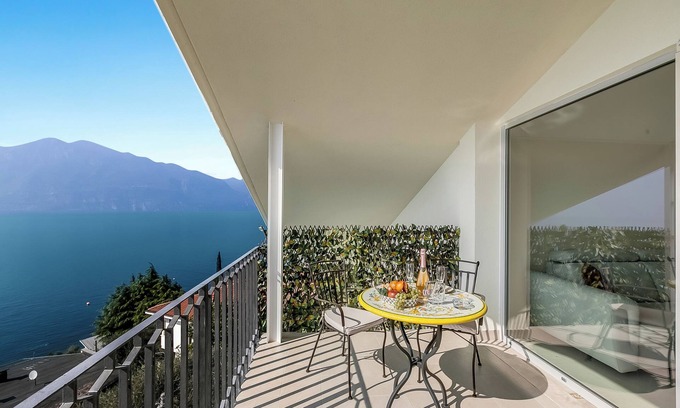 Cassone Casa | Boutique apartment Venere with Pool, Brenzone sul Garda, Italy