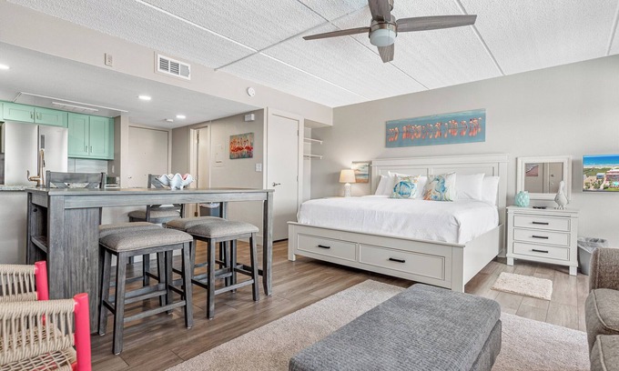 Cinnamon Shore Condominio | Boutique Beachfront Resort Condominium with Beach Boardwalk | Casa Condo 208