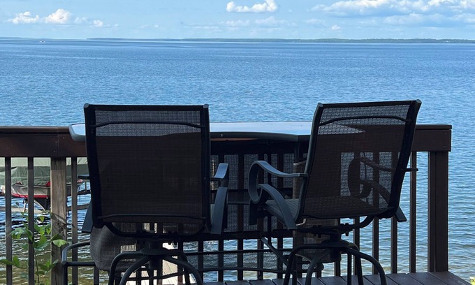 Whipholt Cabina | Boutique cabin that is feet from Leech Lake. Enjoy the Million dollar view.
