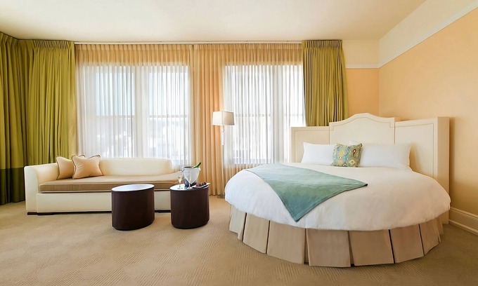 Goose Hollow Hotel | Boutique Downtown Hotel! Luxe Pet-friendly Suite, Near Providence Park!