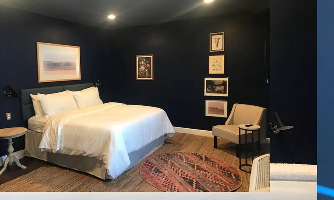 Oakley Apartamento | Boutique Hotel Suite in Oakley, ID: The Troy Room