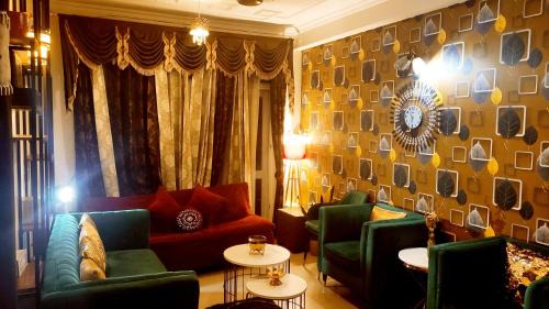 Landran Apartamento | Boutique Stay for Family On Manali Expressway