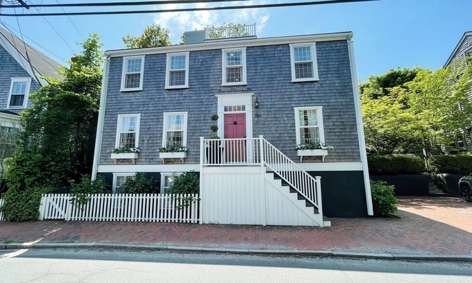 Nantucket Town Casa | BoutThyme is located in historic downtown Nantucket with modern amenities.
