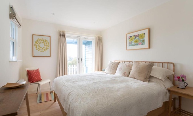 Dartmouth Casa | Bowden Retreats