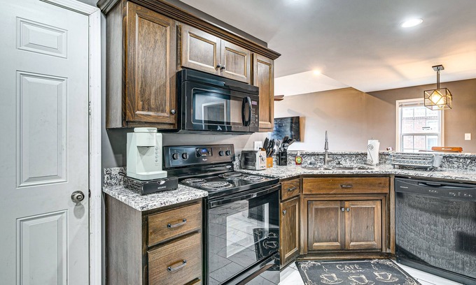 Bowling Green Casa | Bowling Green Duplex Rental ~ 5 Mi to Downtown!