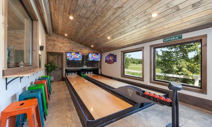 Wears Valley Casa | Bowling Waterfront Luxury MtnViews Pool Sleeps12