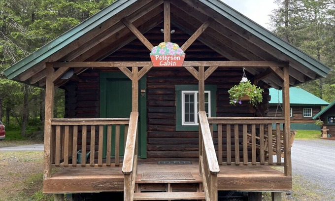 Bear Creek Cabina | Box Canyon "Peterson Cabin" - 1 bed, WIFI