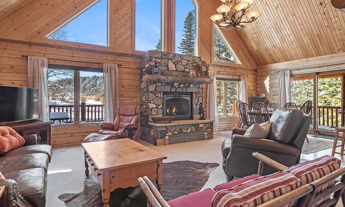 Benchmark Cabina | Boxelder Creek Lodge Black Hills Vacation Home